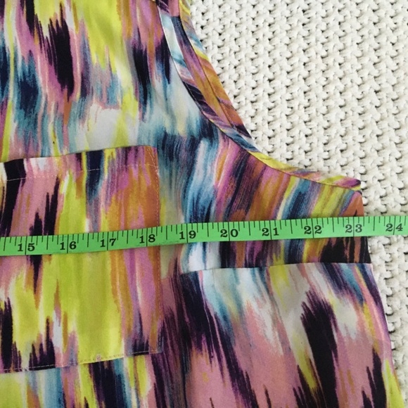 TORRID HARPER COLORFUL SLEEVELESS BLOUSE WITH FRONT POCKETS SIZE 2 - Picture 2 of 3
